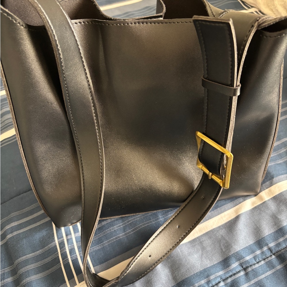 Elegant Black Crossbody Bag